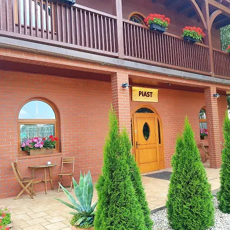 Gosciniec Piast I Camper Park Кемпинг Brzezno (Poznan)