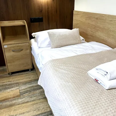 Gosciniec Piast I Camper Park Brzezno (Poznan)