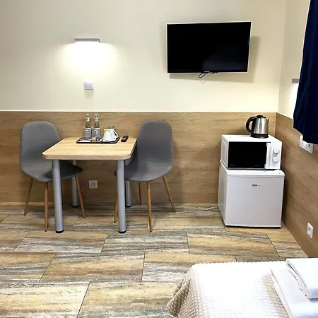 Kamp alanı Gosciniec Piast I Camper Park Brzezno (Poznan)